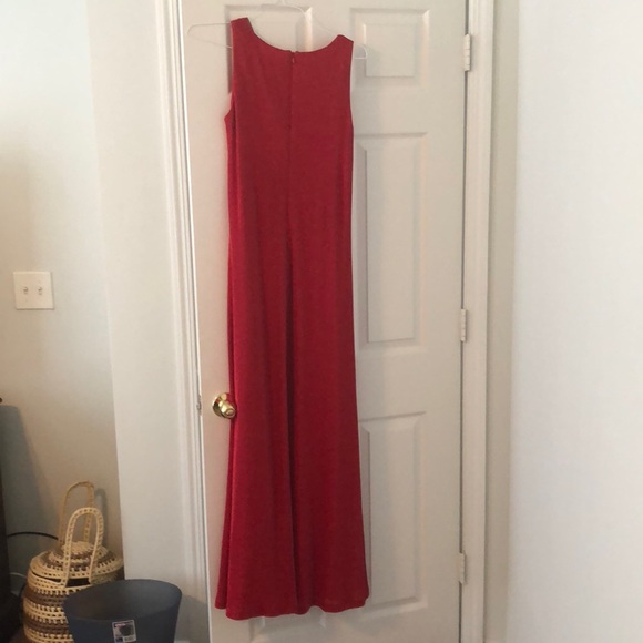 Red gown - Picture 3 of 3